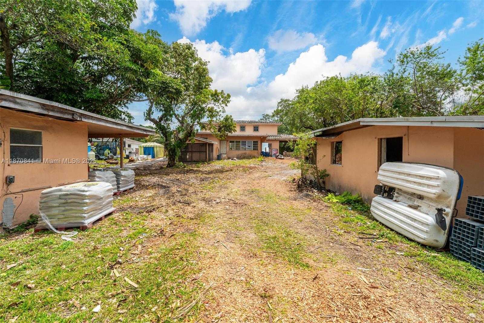 Small Image of 15100 NORTH WEST RIVER DR, Miami Number 28