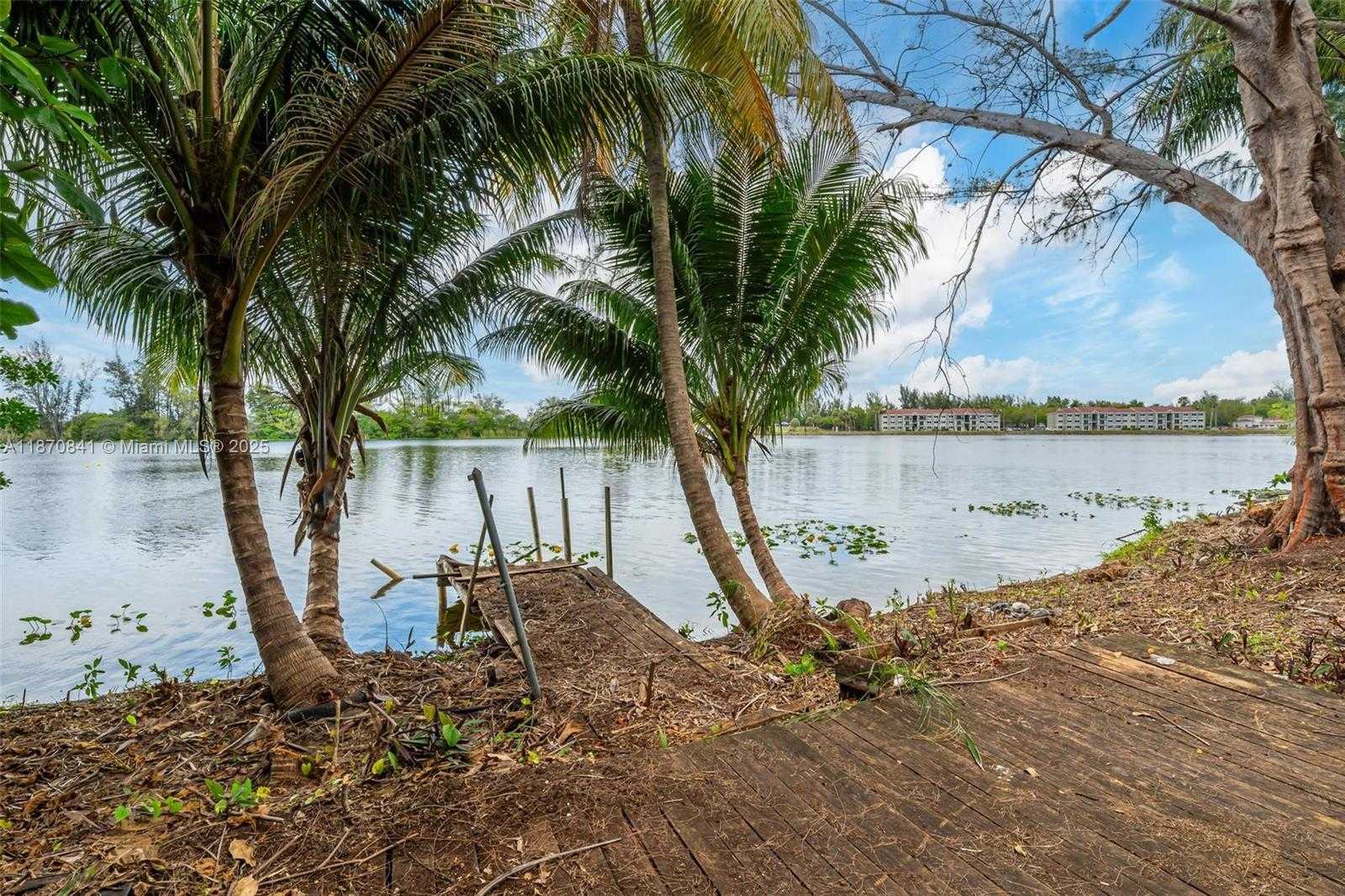 Small Image of 15100 NORTH WEST RIVER DR, Miami Number 31