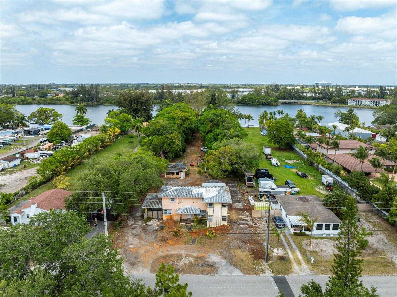 Small Image of 15100 NORTH WEST RIVER DR, Miami Number 5