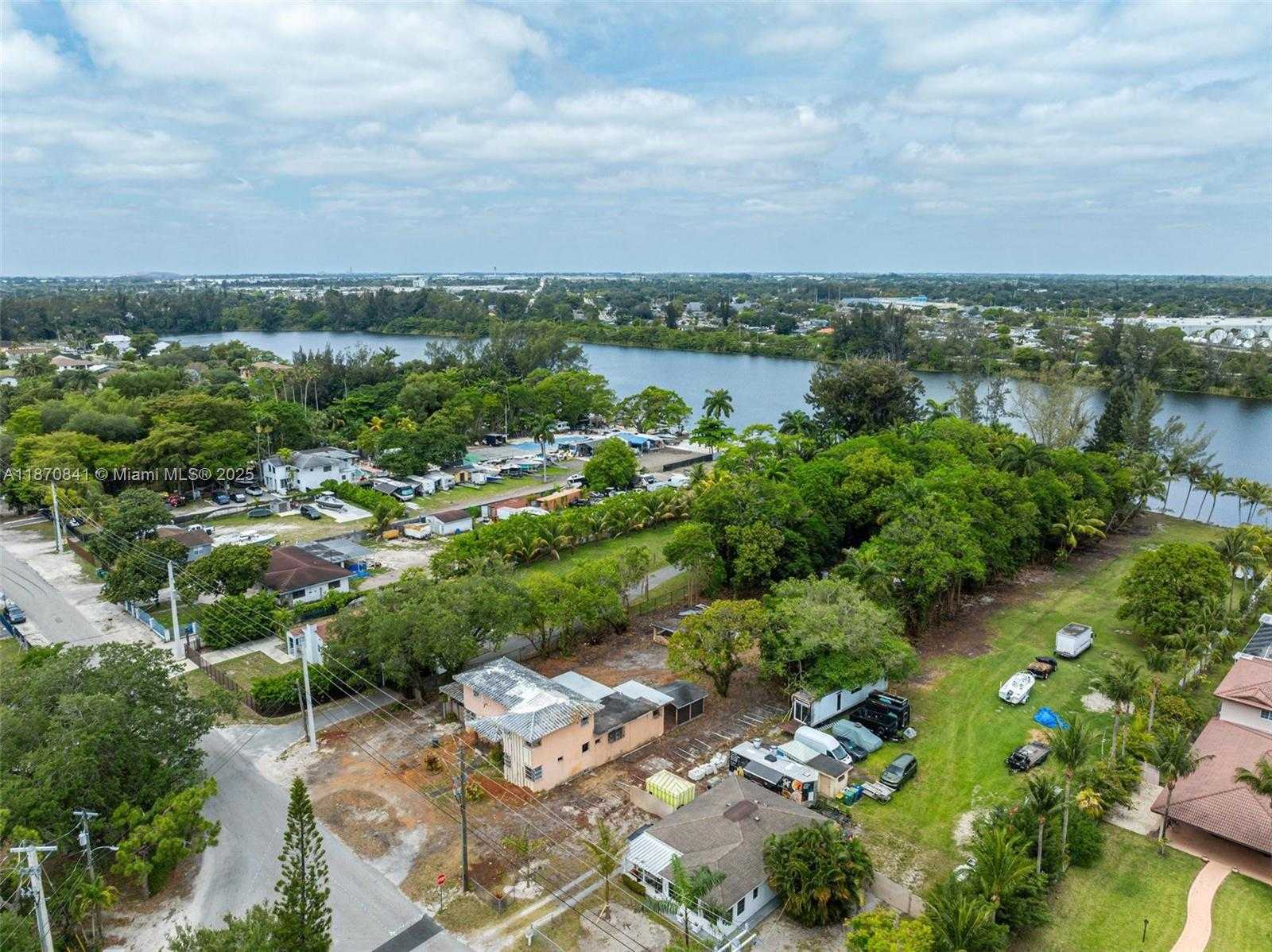 Small Image of 15100 NORTH WEST RIVER DR, Miami Number 7