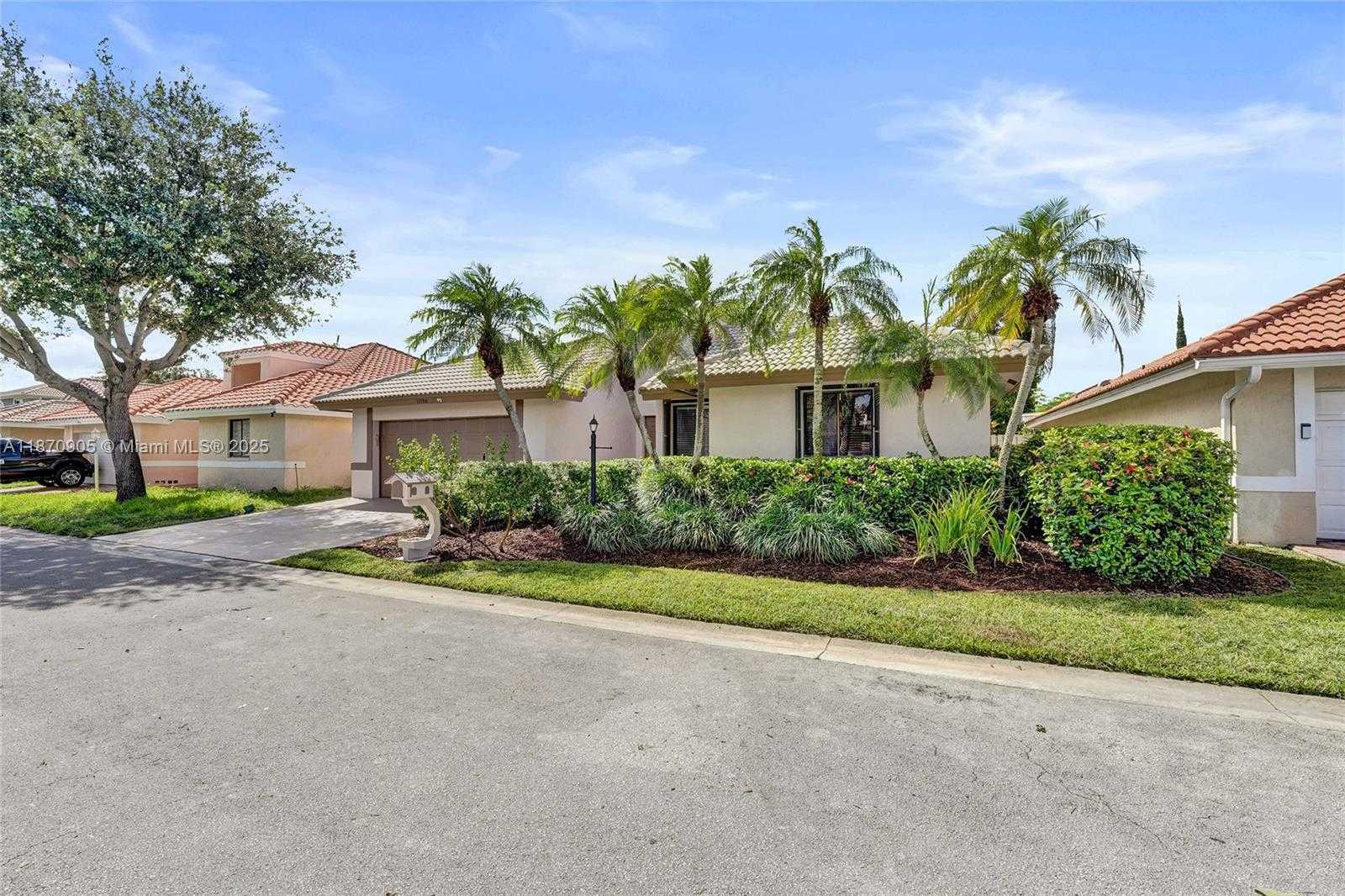 Small Image of 11590 SOUTH WEST 9TH CT, Pembroke Pines Number 3