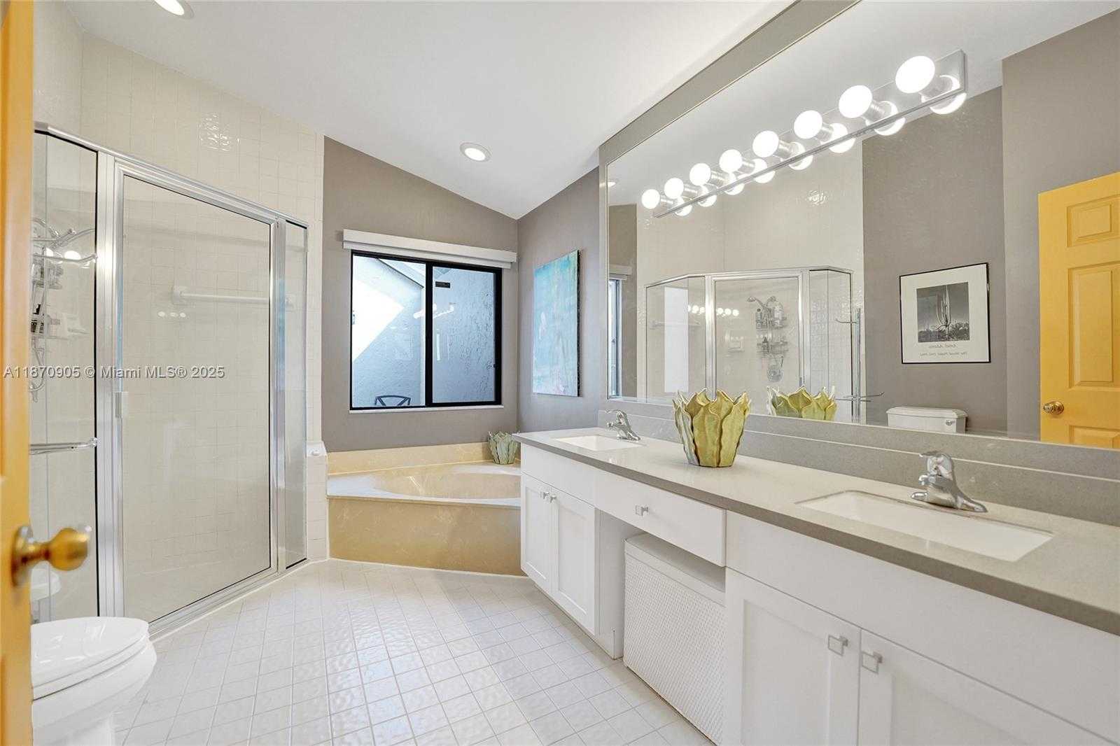 Small Image of 11590 SOUTH WEST 9TH CT, Pembroke Pines Number 34