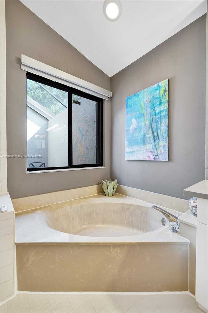 Small Image of 11590 SOUTH WEST 9TH CT, Pembroke Pines Number 35