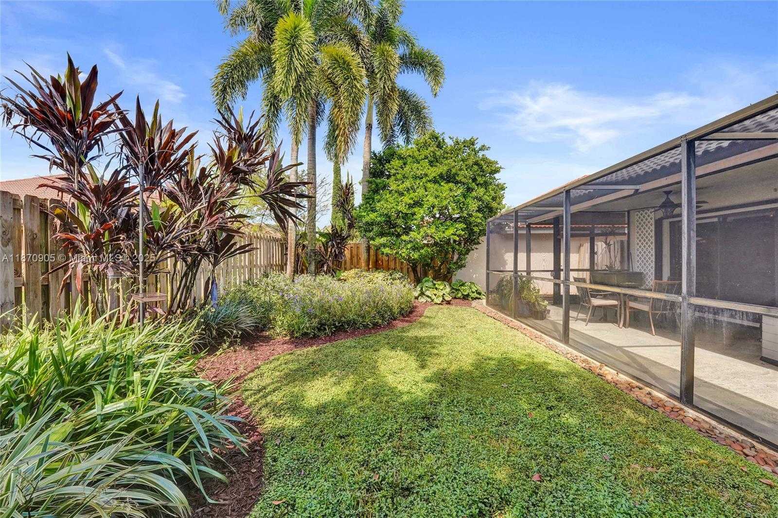 Small Image of 11590 SOUTH WEST 9TH CT, Pembroke Pines Number 56