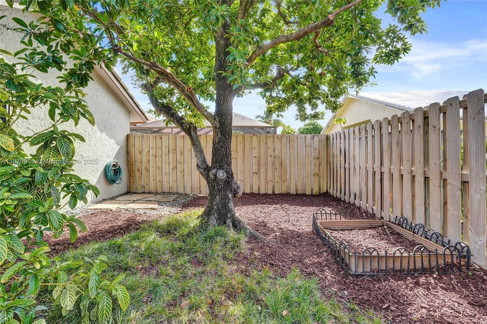 Small Image of 11590 SOUTH WEST 9TH CT, Pembroke Pines Number 57