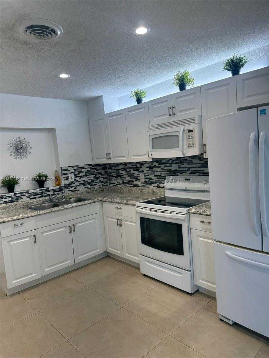 Small Image of 4808 NORTH WEST 27TH TER, Tamarac Number 3