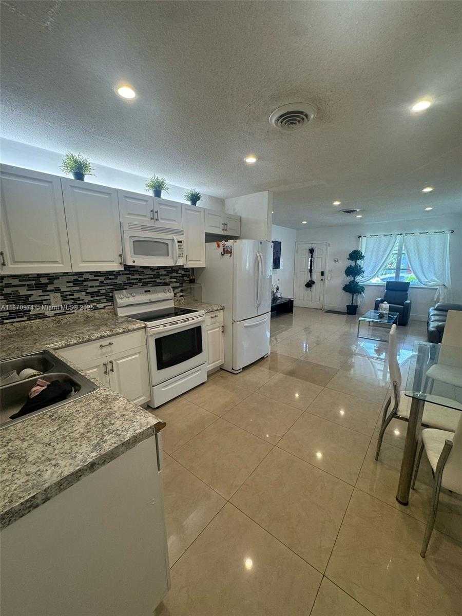 Small Image of 4808 NORTH WEST 27TH TER, Tamarac Number 5