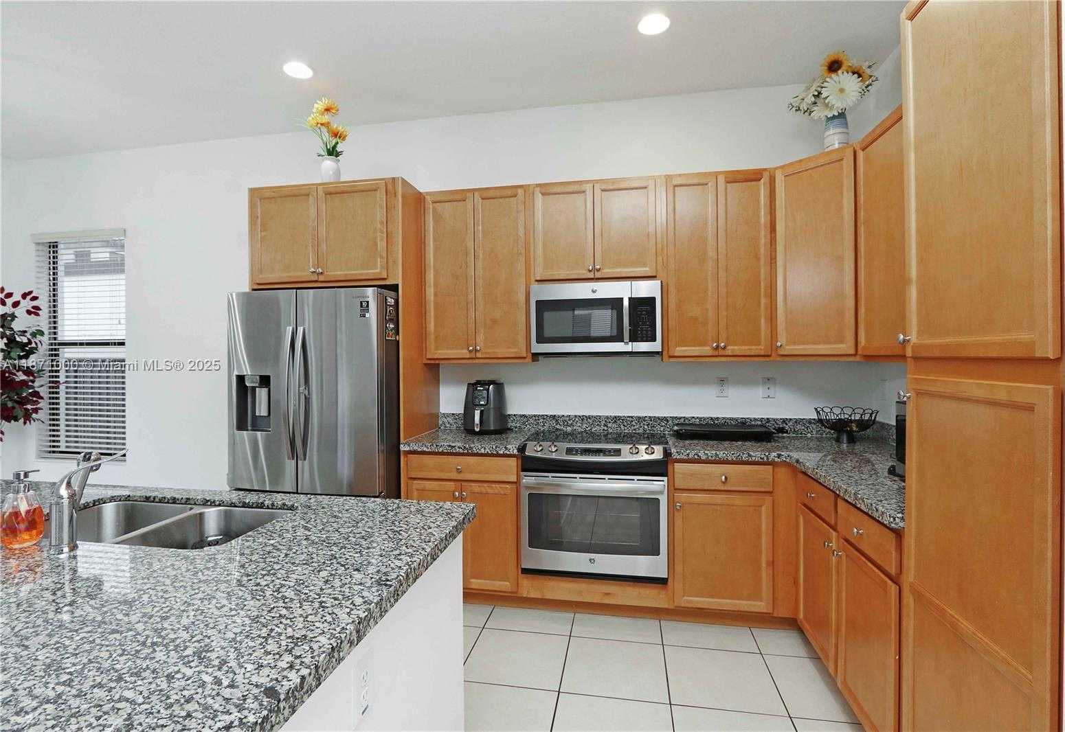 Small Image of 3293 WEST 98TH PL, Hialeah Number 10