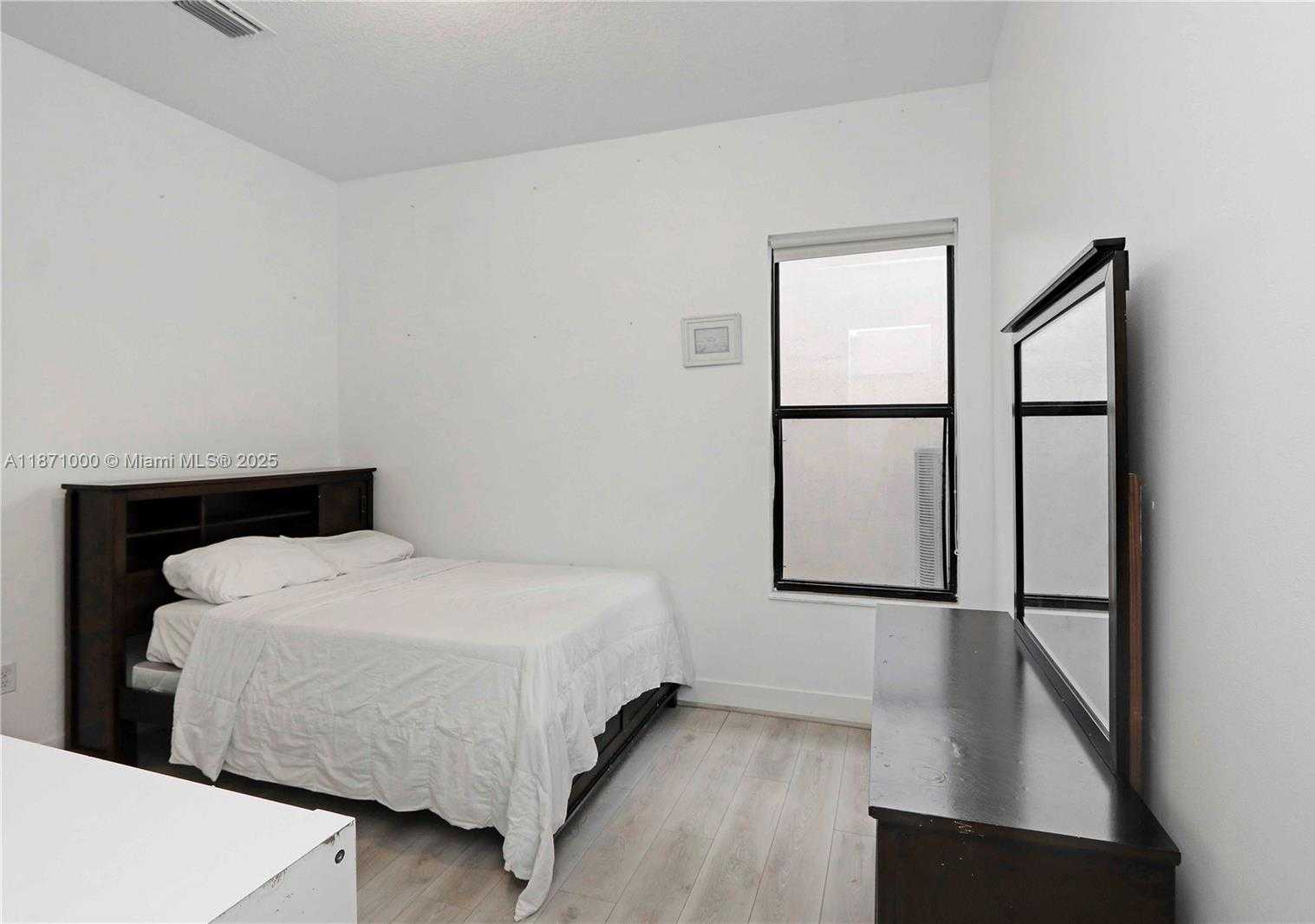 Small Image of 3293 WEST 98TH PL, Hialeah Number 11