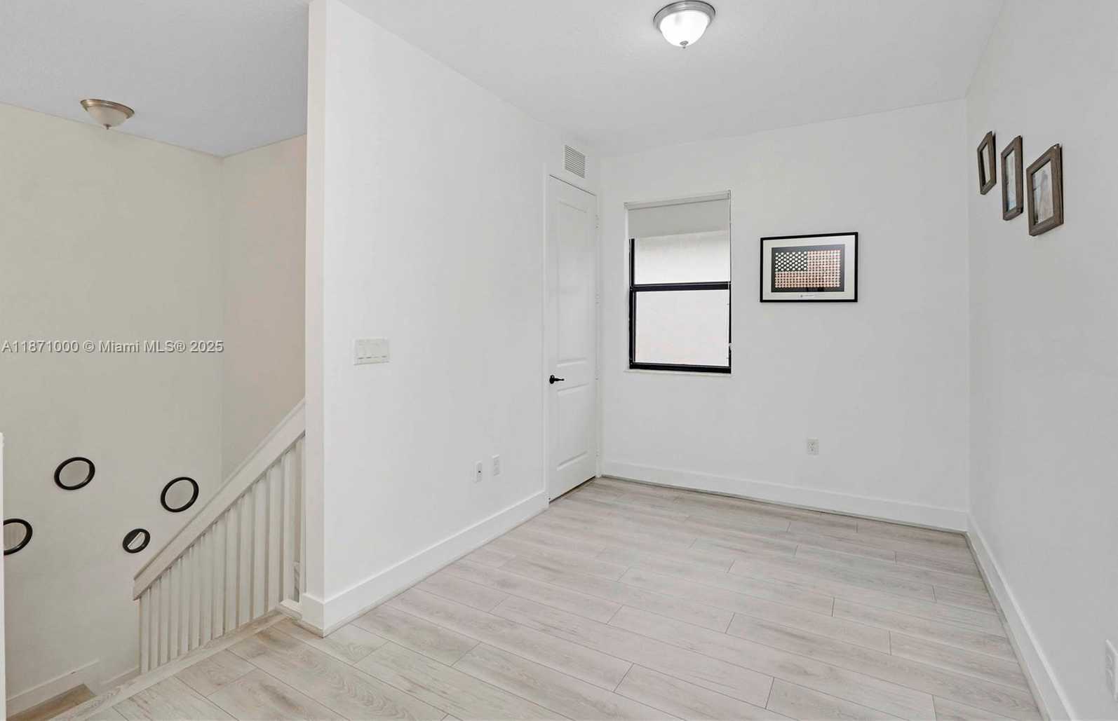 Small Image of 3293 WEST 98TH PL, Hialeah Number 15