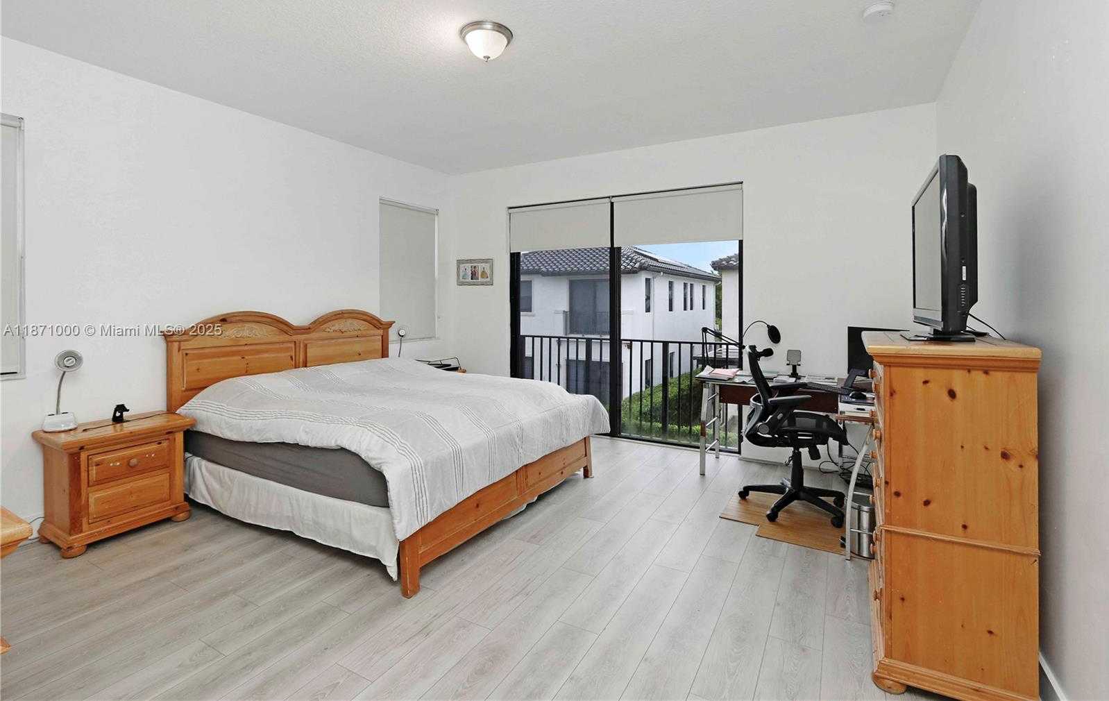 Small Image of 3293 WEST 98TH PL, Hialeah Number 16