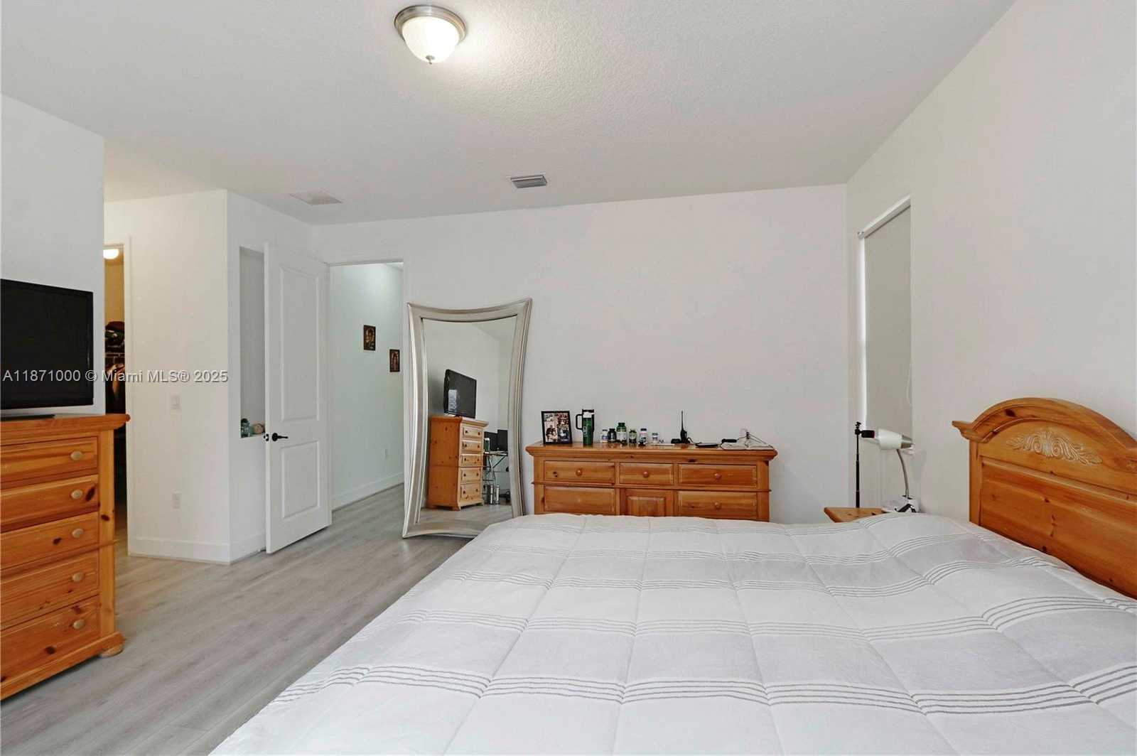 Small Image of 3293 WEST 98TH PL, Hialeah Number 18