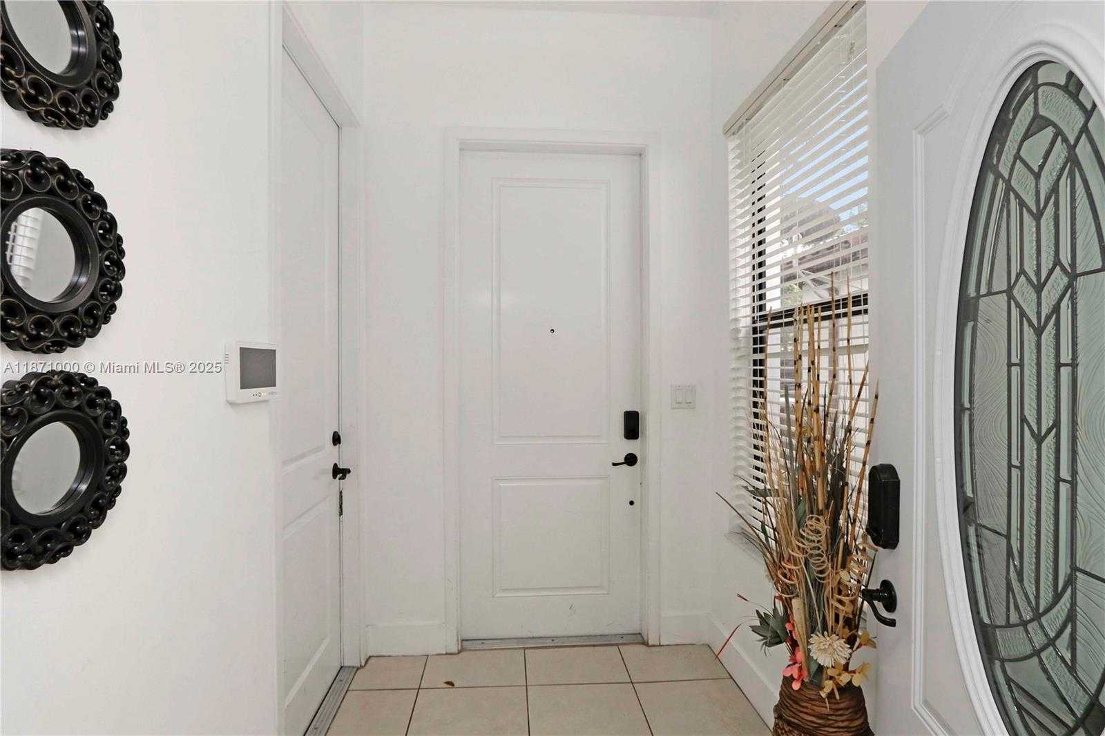 Small Image of 3293 WEST 98TH PL, Hialeah Number 2