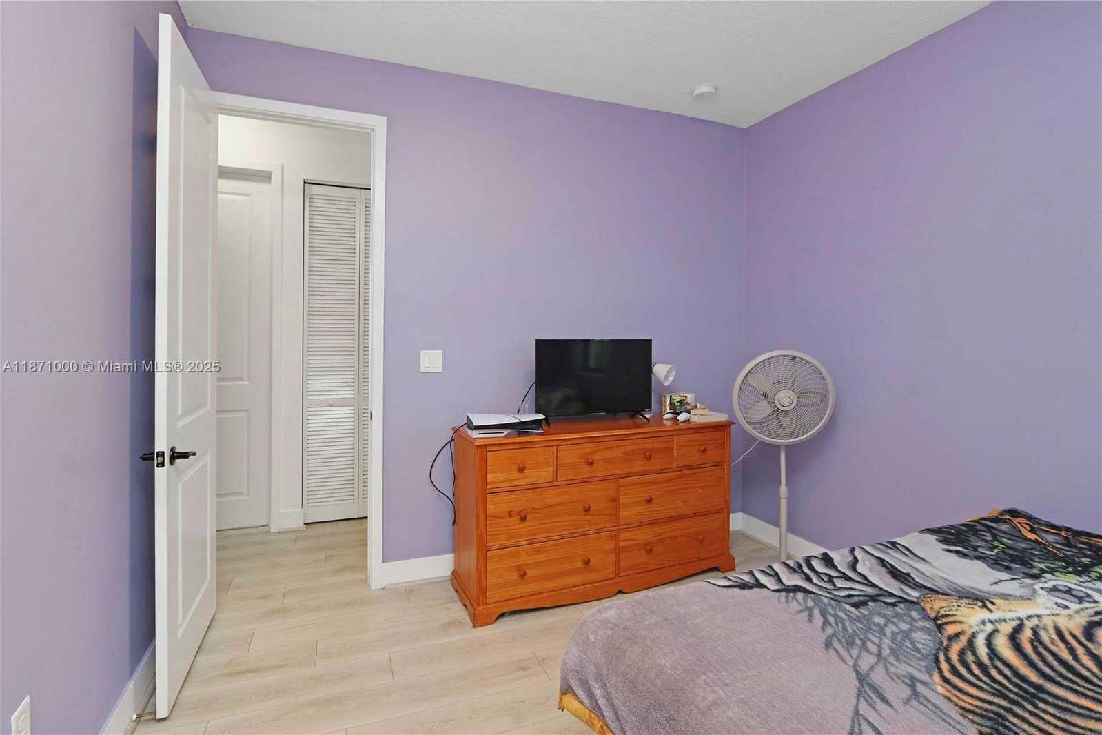 Small Image of 3293 WEST 98TH PL, Hialeah Number 26