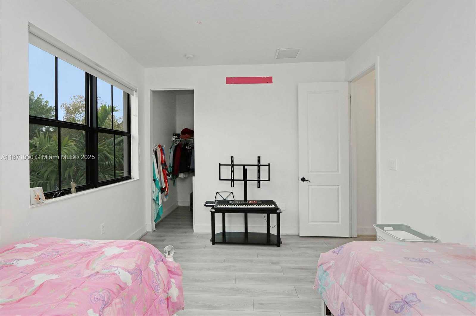 Small Image of 3293 WEST 98TH PL, Hialeah Number 28