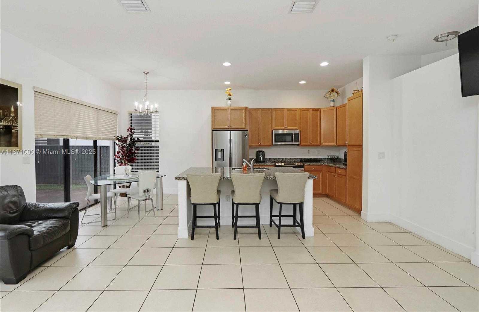 Small Image of 3293 WEST 98TH PL, Hialeah Number 4