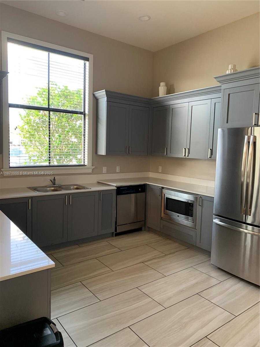 Small Image of 3293 WEST 98TH PL, Hialeah Number 40