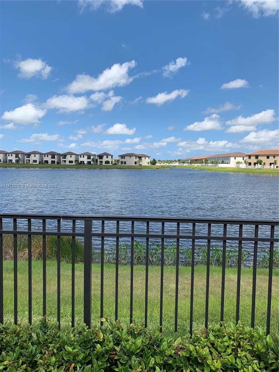 Small Image of 3293 WEST 98TH PL, Hialeah Number 46