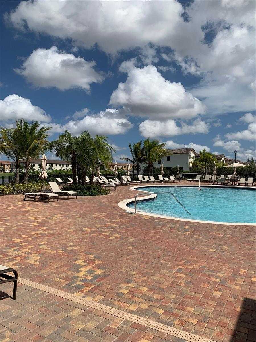 Small Image of 3293 WEST 98TH PL, Hialeah Number 48