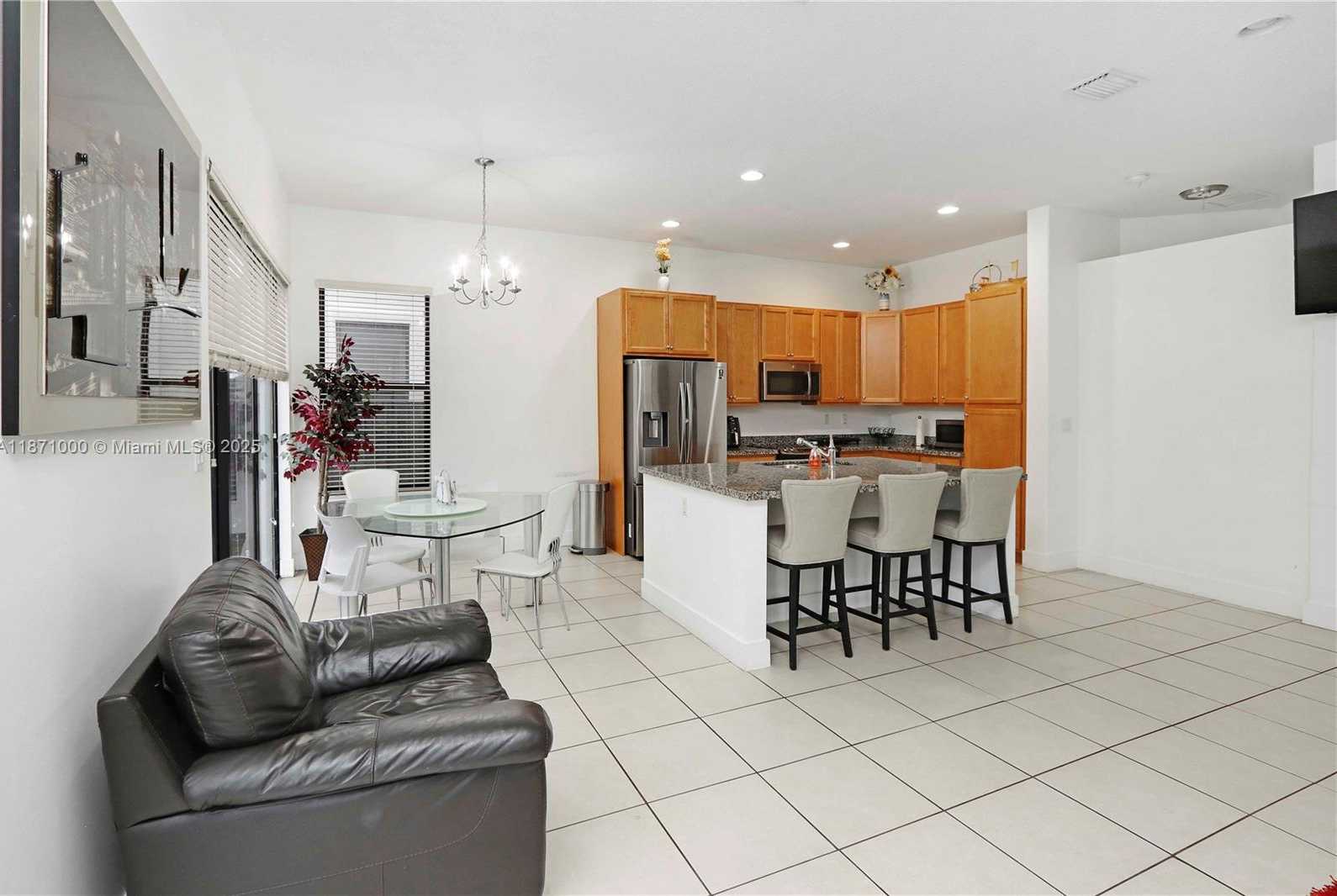 Small Image of 3293 WEST 98TH PL, Hialeah Number 5