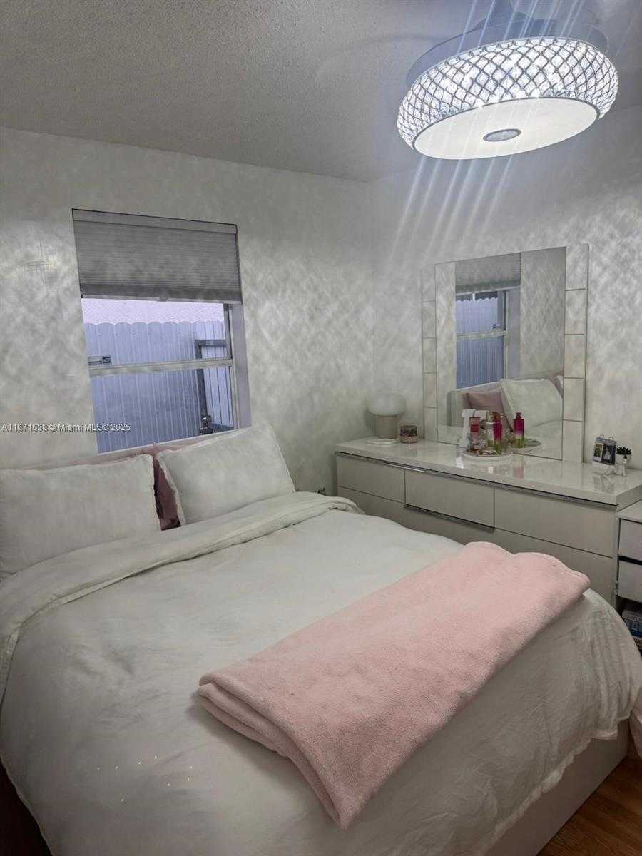 Small Image of 17384 SOUTH WEST 138 CT, Miami Number 18