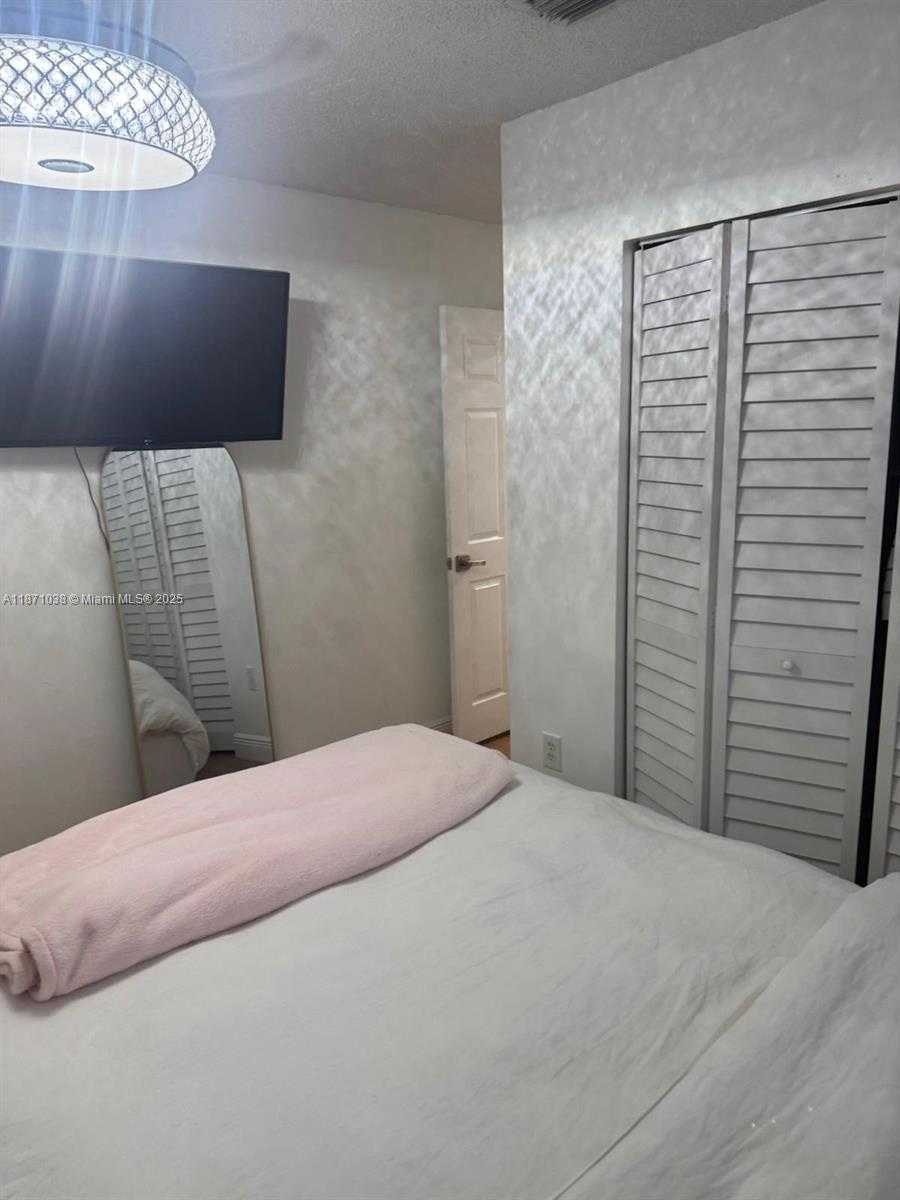 Small Image of 17384 SOUTH WEST 138 CT, Miami Number 19