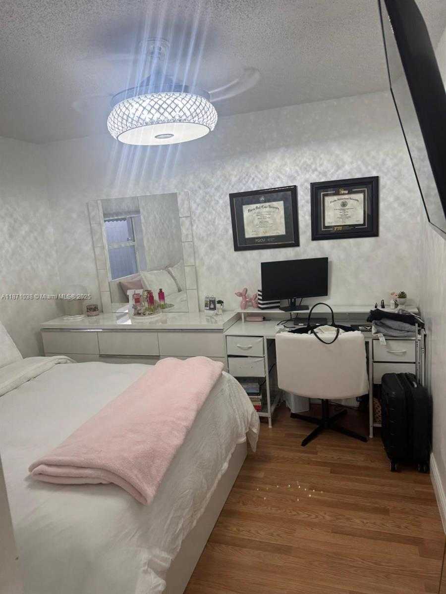 Small Image of 17384 SOUTH WEST 138 CT, Miami Number 20