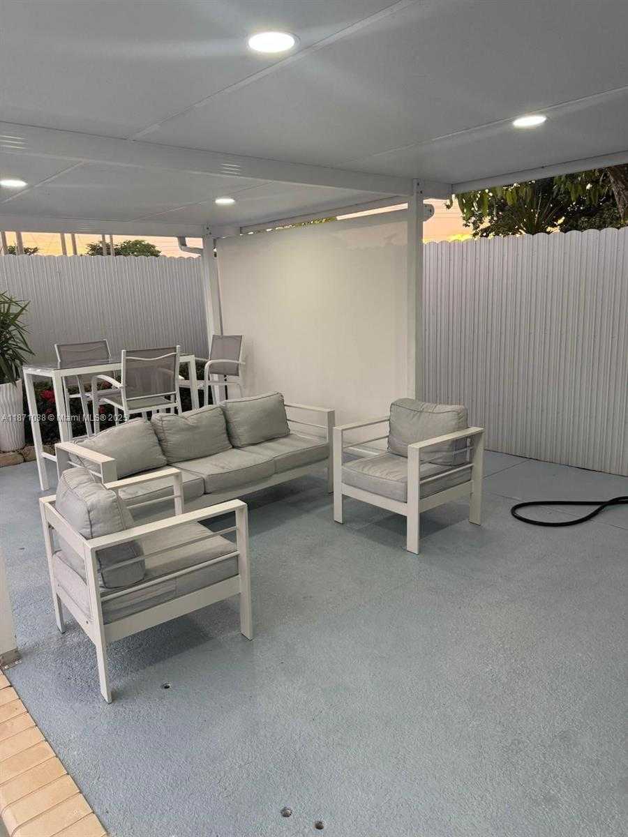 Small Image of 17384 SOUTH WEST 138 CT, Miami Number 21