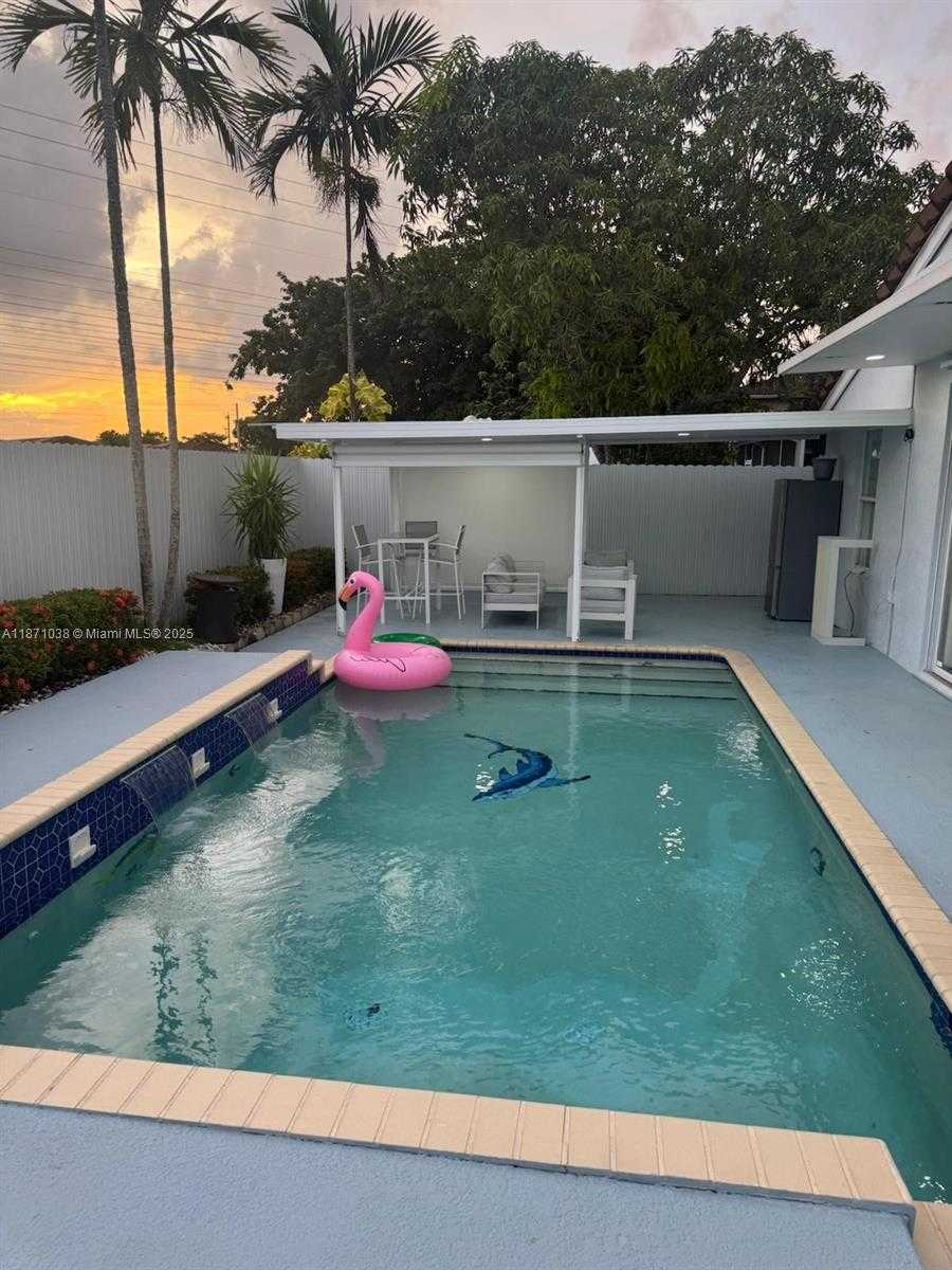 Small Image of 17384 SOUTH WEST 138 CT, Miami Number 23