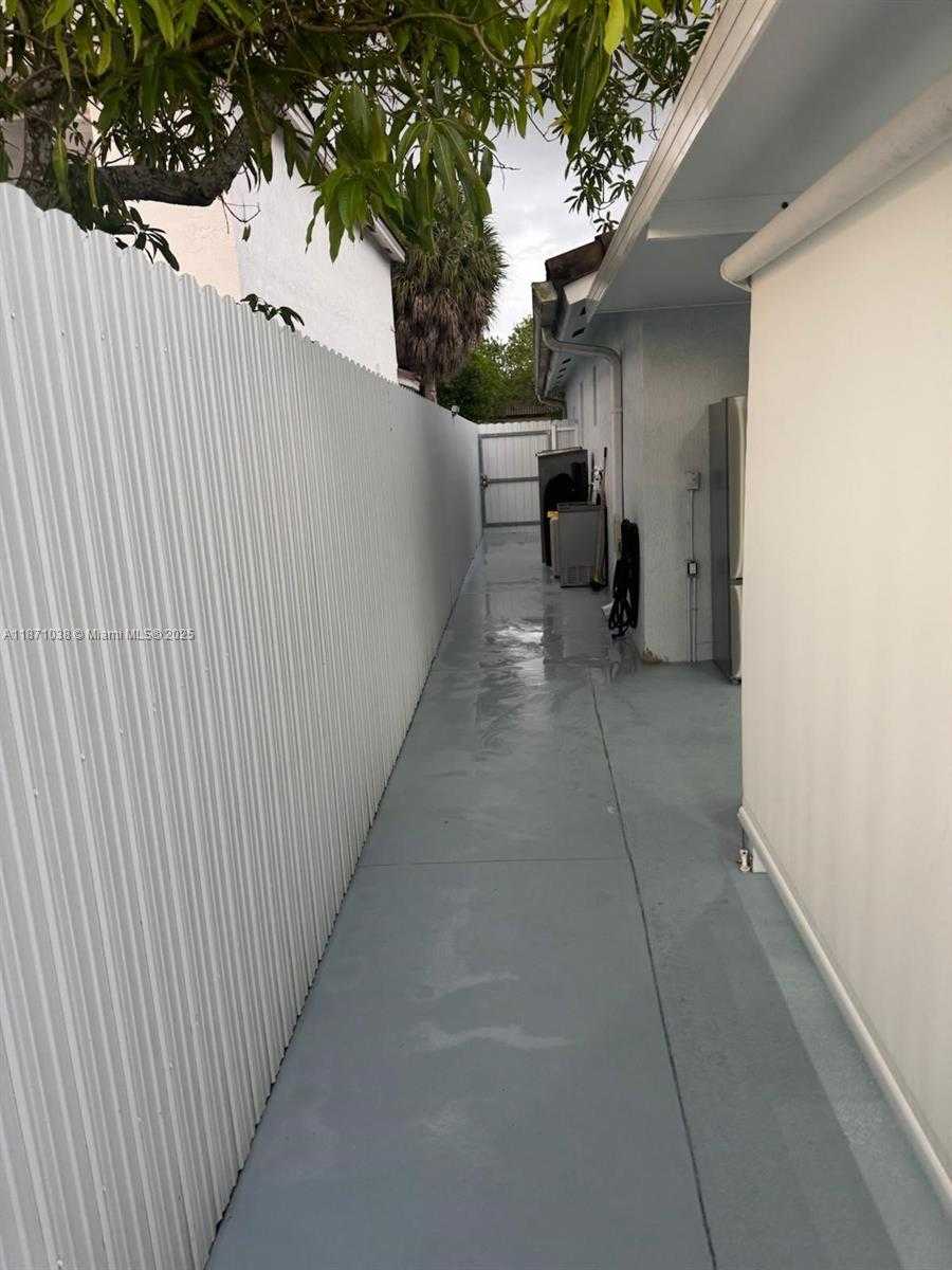 Small Image of 17384 SOUTH WEST 138 CT, Miami Number 24