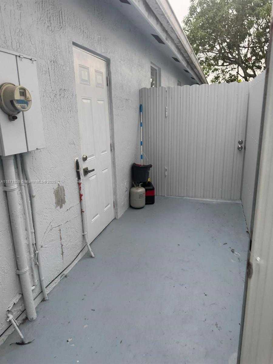 Small Image of 17384 SOUTH WEST 138 CT, Miami Number 25