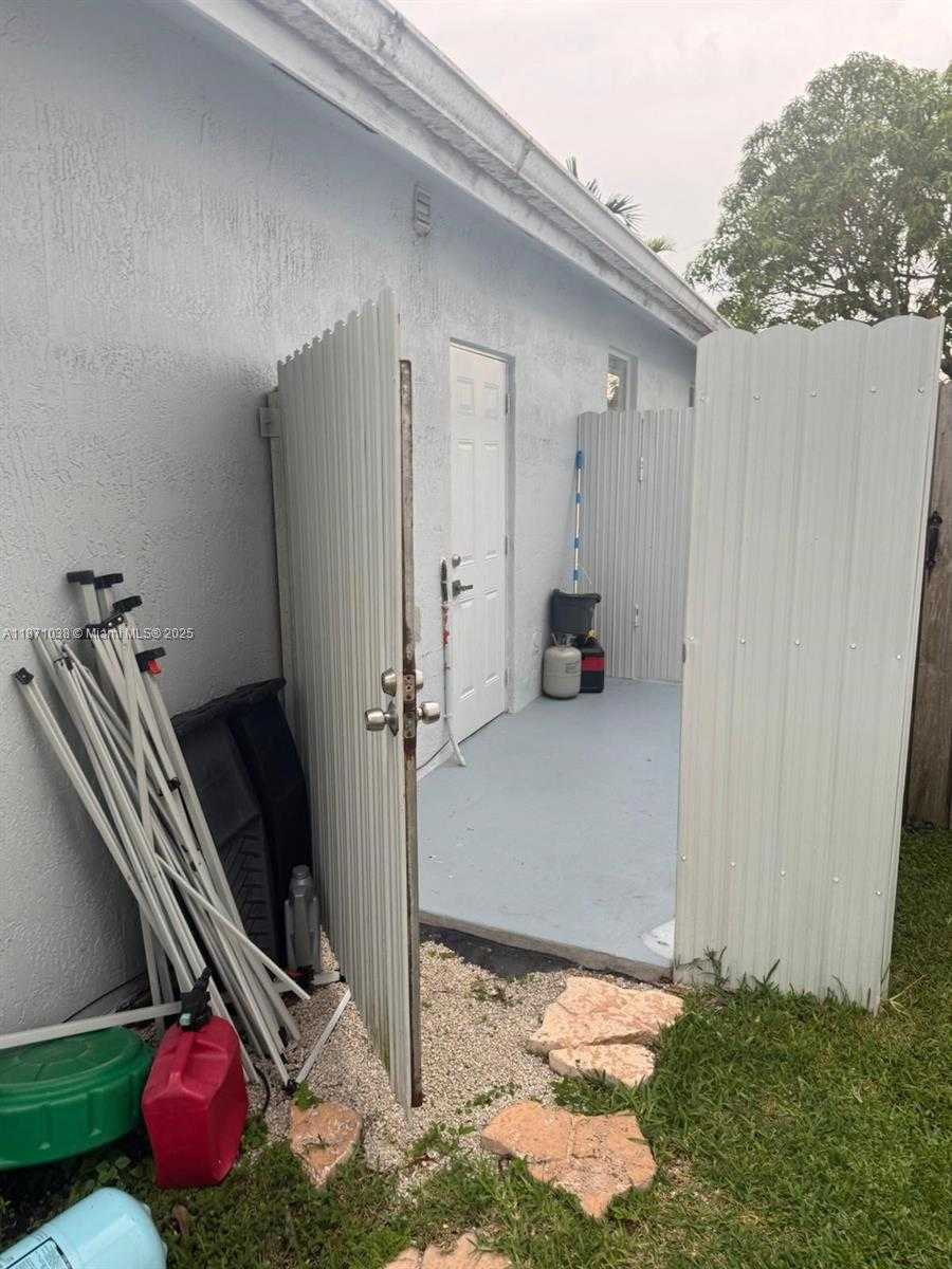 Small Image of 17384 SOUTH WEST 138 CT, Miami Number 26