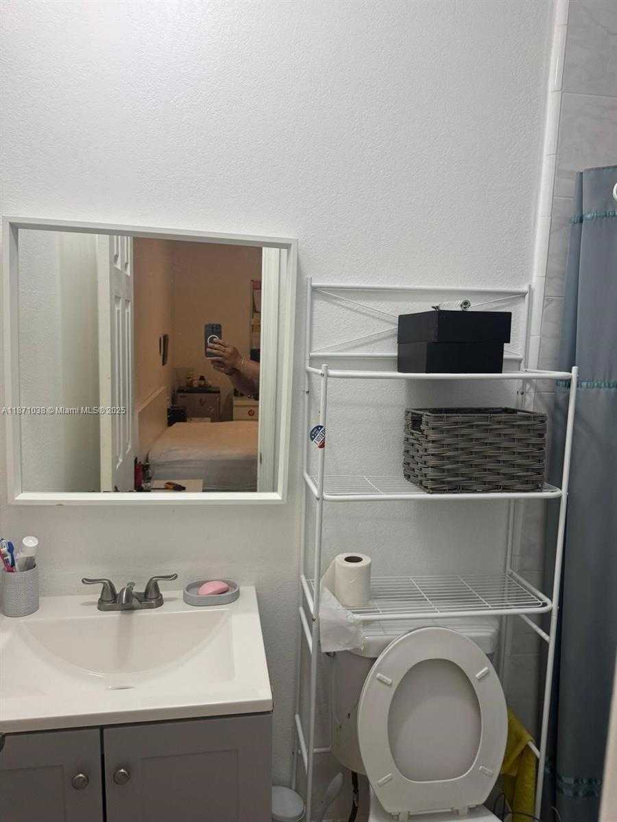 Small Image of 17384 SOUTH WEST 138 CT, Miami Number 30