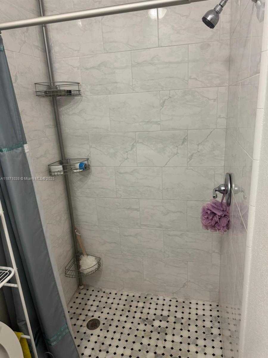 Small Image of 17384 SOUTH WEST 138 CT, Miami Number 31