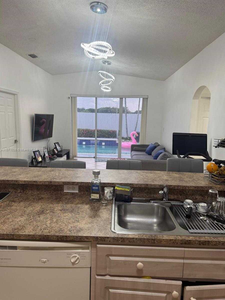 Small Image of 17384 SOUTH WEST 138 CT, Miami Number 8