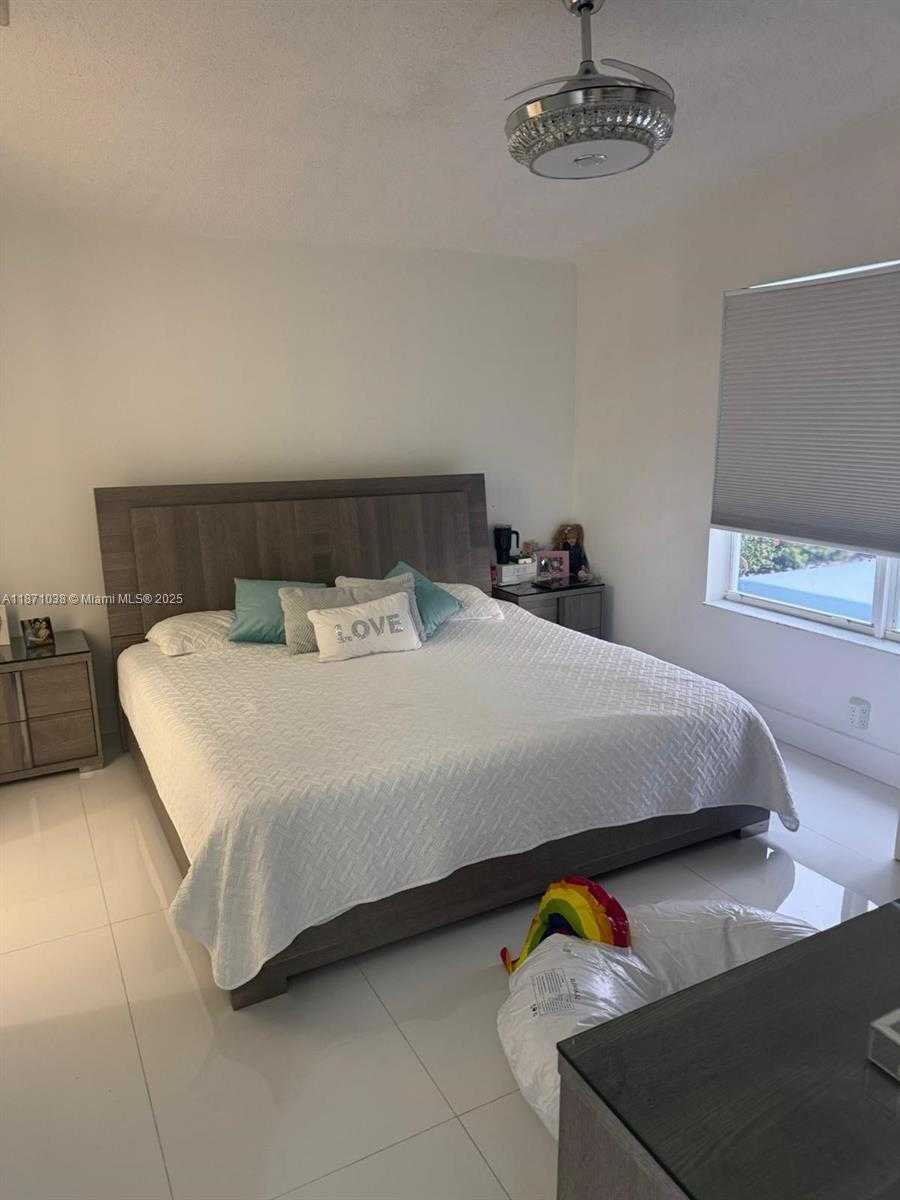 Small Image of 17384 SOUTH WEST 138 CT, Miami Number 9