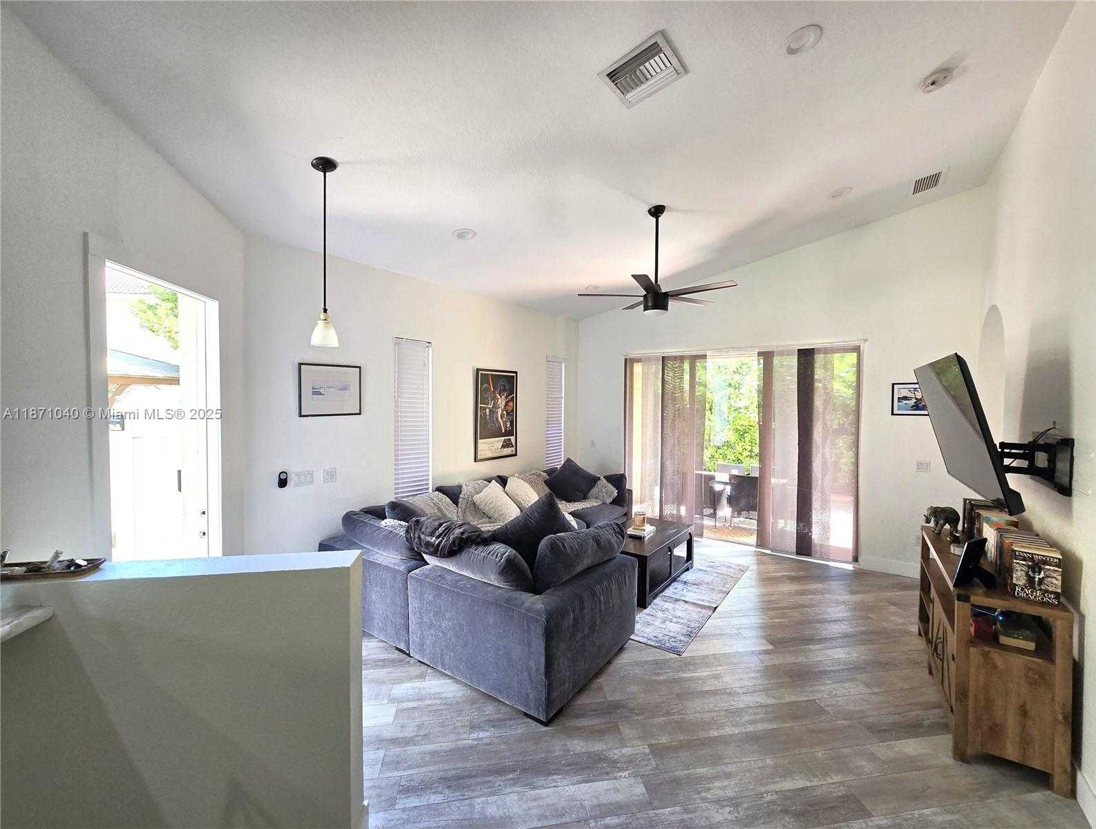 Small Image of 2226 PORTOFINO AVE, Homestead Number 6