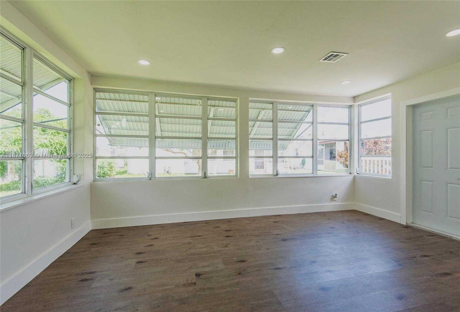 Small Image of 8521 NORTH WEST 57TH CT, Tamarac Number 7
