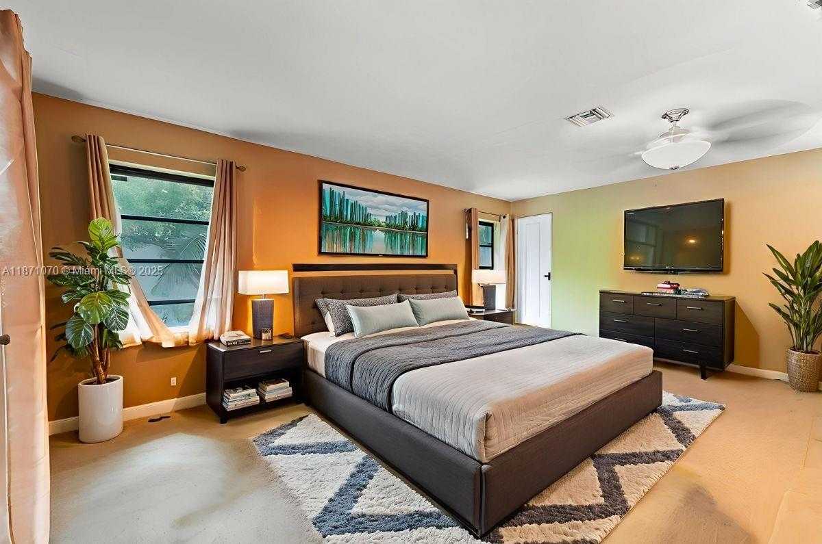 Small Image of 3260 LAKEVIEW DR, Pompano Beach Number 11