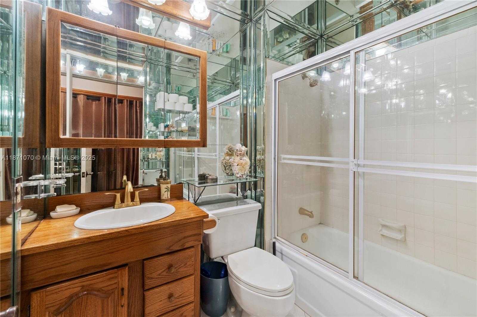 Small Image of 3260 LAKEVIEW DR, Pompano Beach Number 12