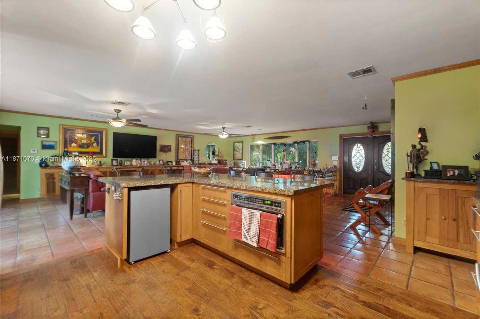 Small Image of 3260 LAKEVIEW DR, Pompano Beach Number 7