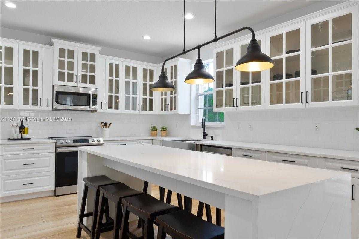 Small Image of 2547 HUNTERS RUN WAY, Weston Number 10