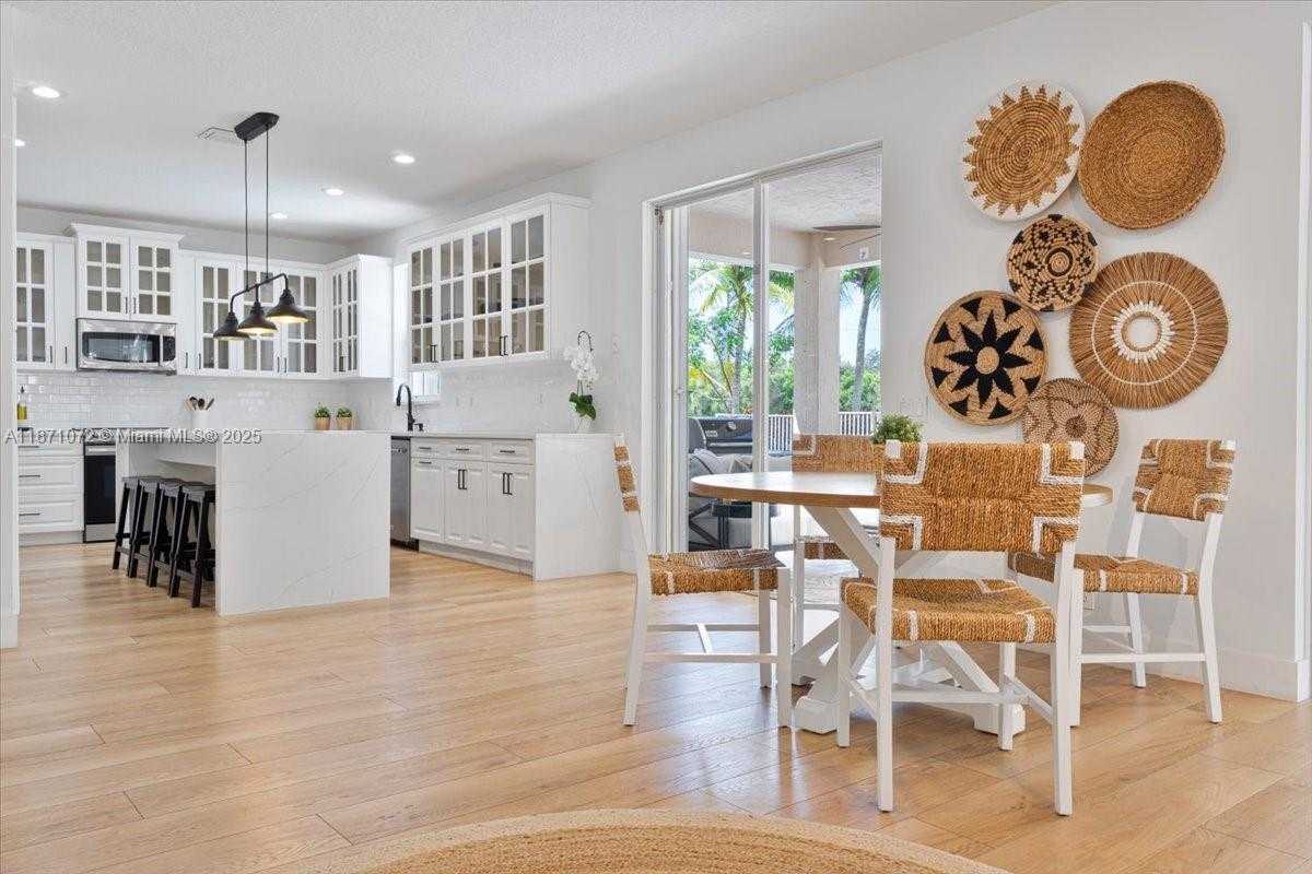 Small Image of 2547 HUNTERS RUN WAY, Weston Number 12