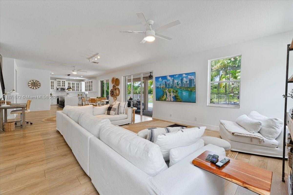 Small Image of 2547 HUNTERS RUN WAY, Weston Number 13