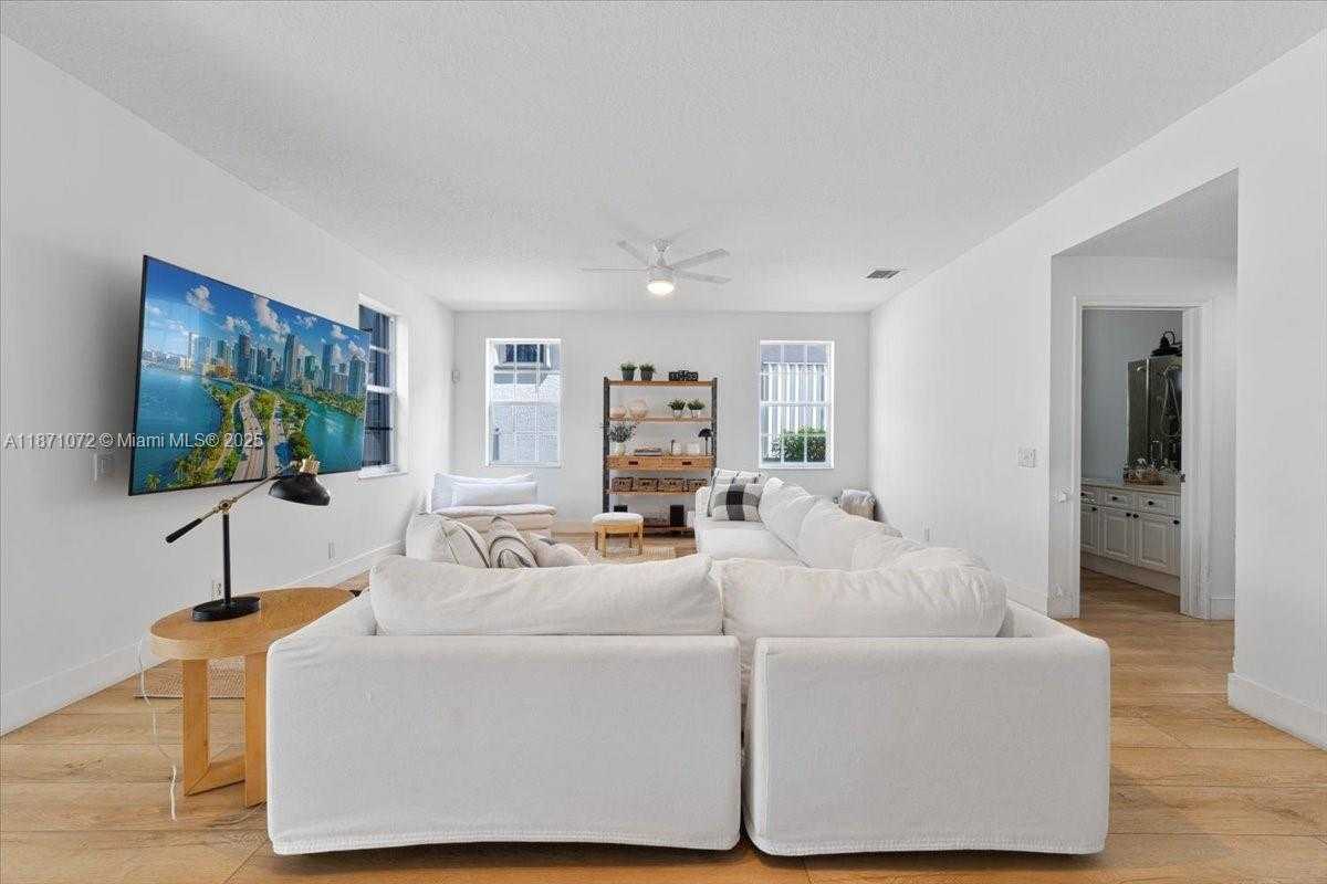 Small Image of 2547 HUNTERS RUN WAY, Weston Number 14