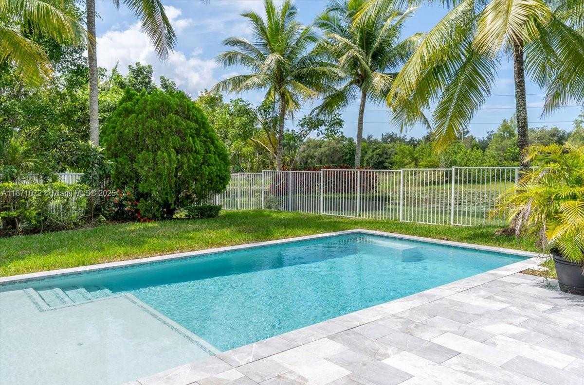 Small Image of 2547 HUNTERS RUN WAY, Weston Number 18