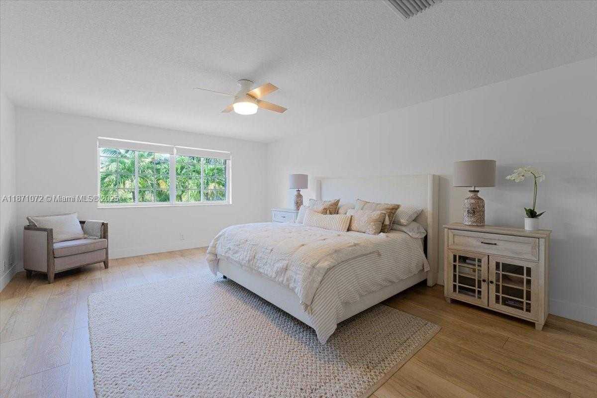 Small Image of 2547 HUNTERS RUN WAY, Weston Number 23