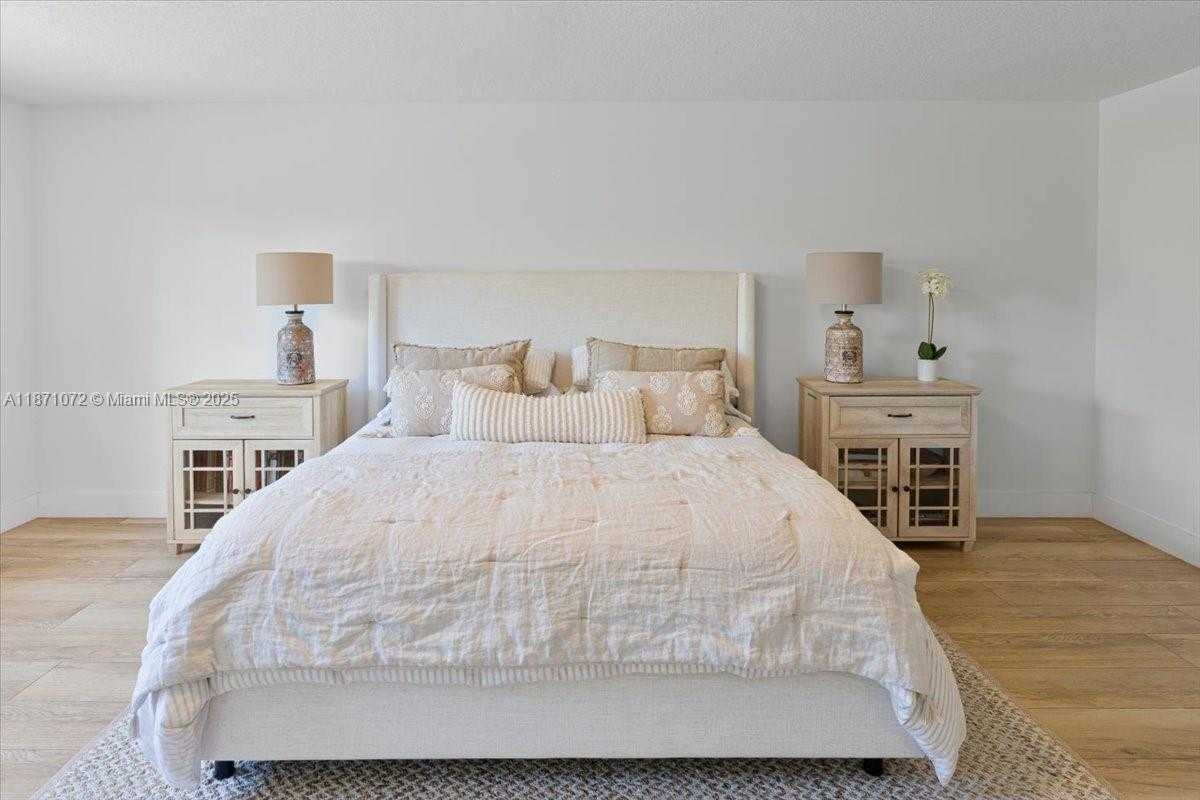 Small Image of 2547 HUNTERS RUN WAY, Weston Number 24