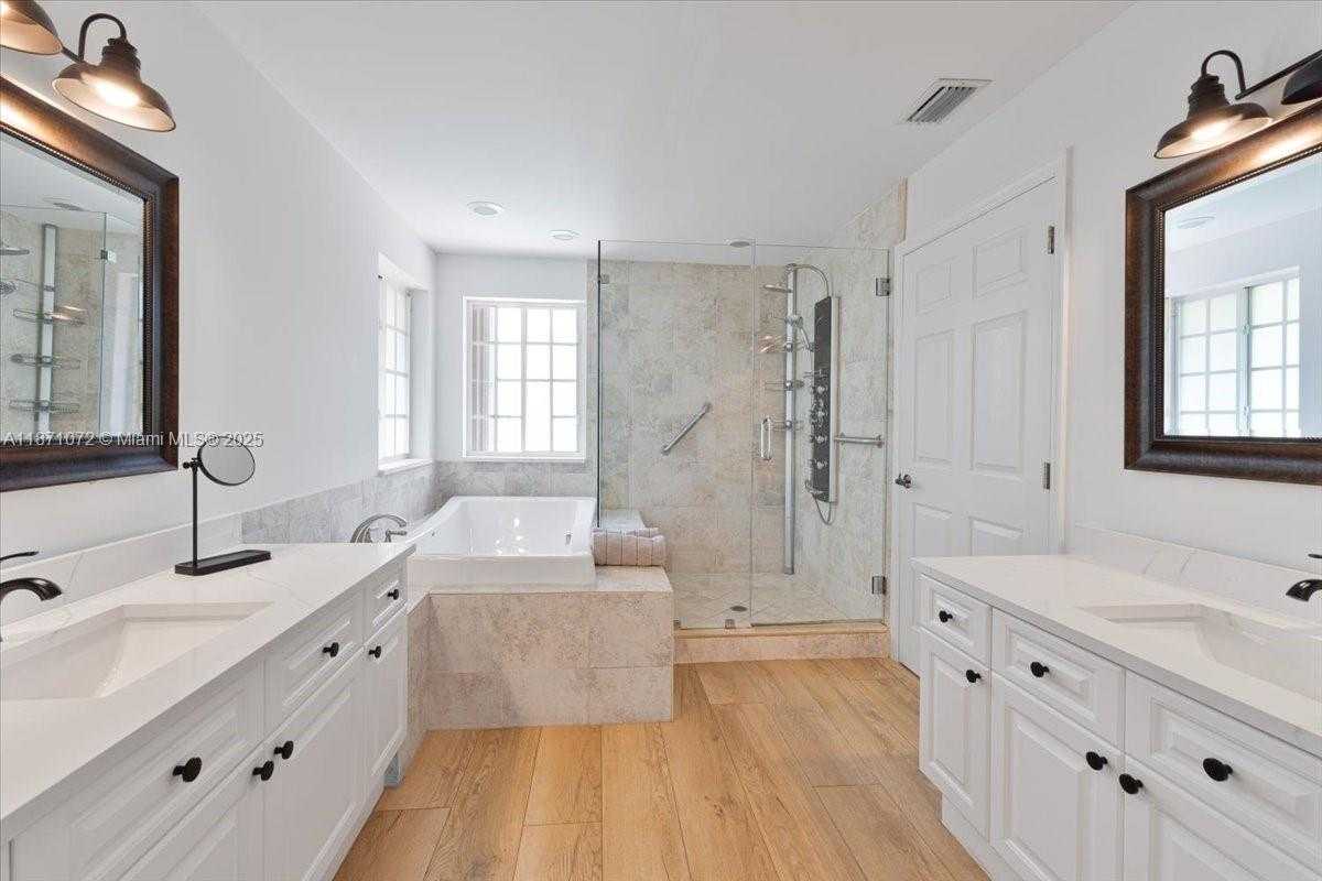 Small Image of 2547 HUNTERS RUN WAY, Weston Number 25