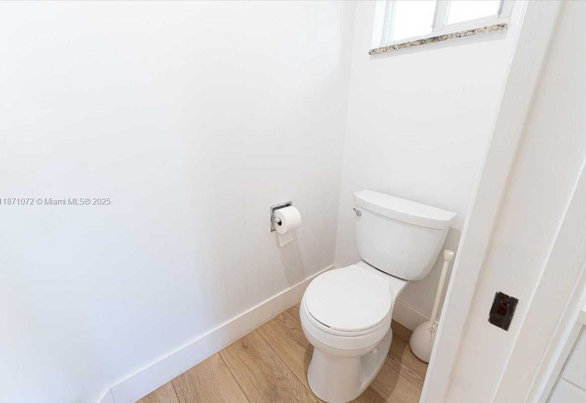 Small Image of 2547 HUNTERS RUN WAY, Weston Number 26